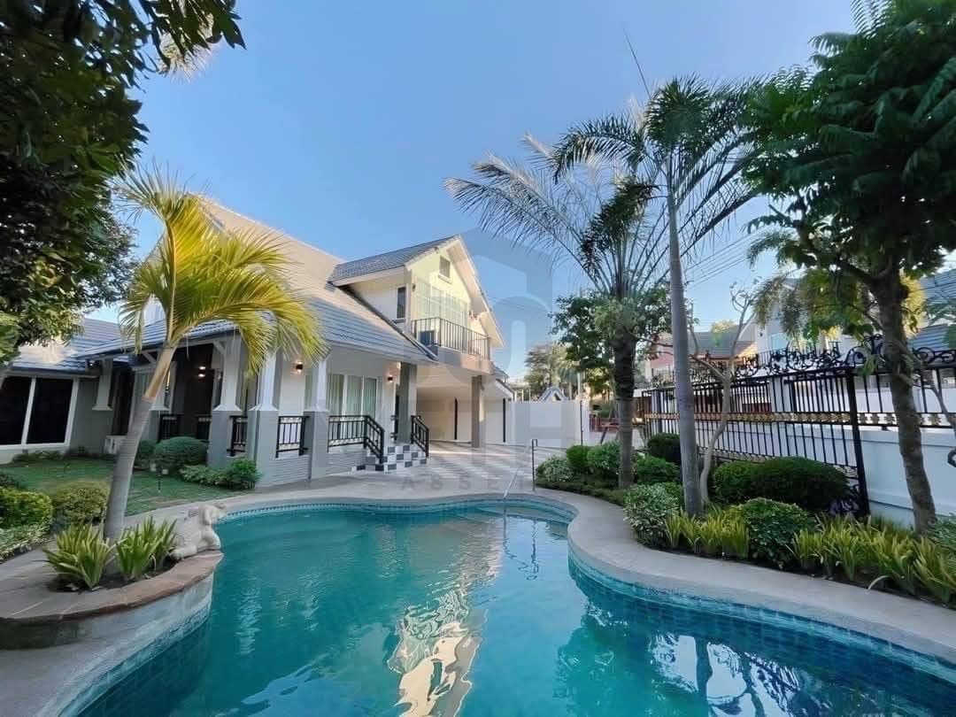 2-Story Private swimming pool at Central Park 4/2 — 5 Bedroom | For sale 12.9MB