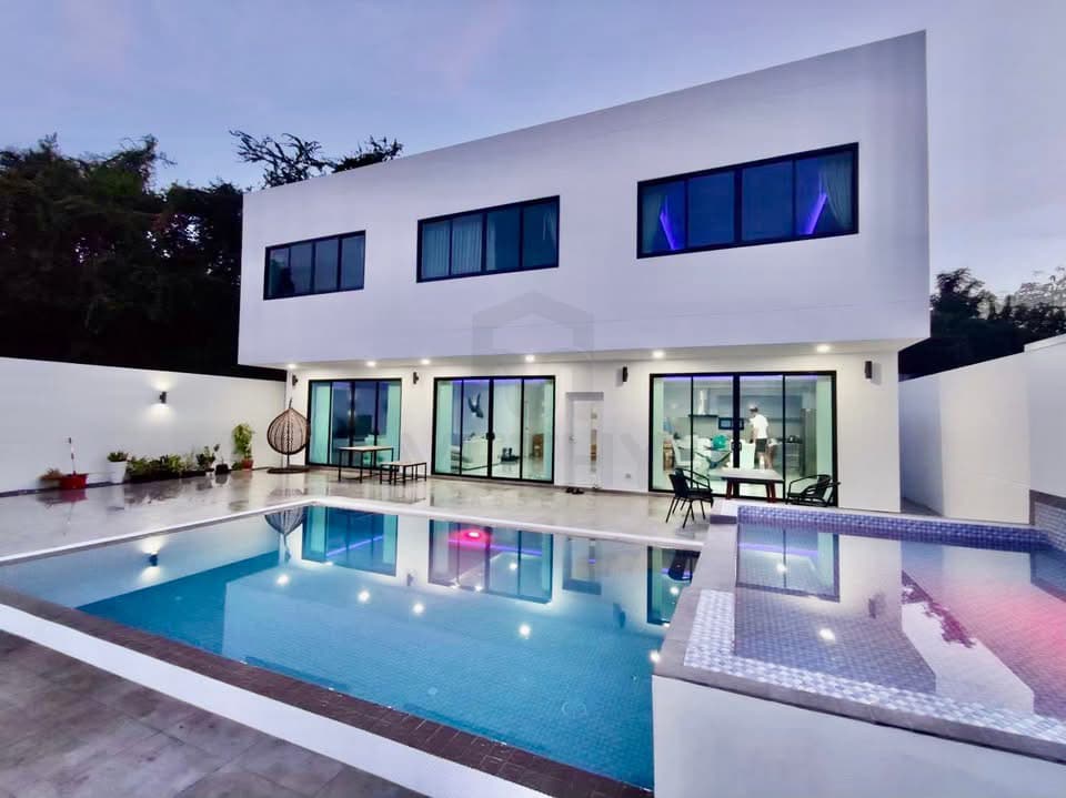 Pool Villa for rent 3 bedroom | Near Walking Street