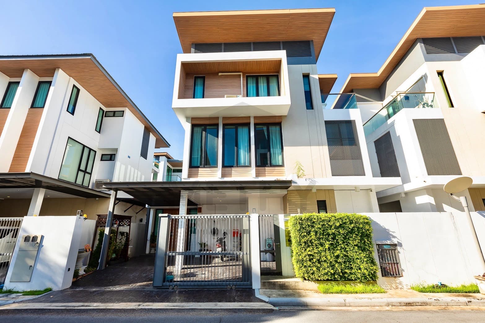 Luxury 3-Story House for Sale at The Ava Residence Sukhumvit 77 — Near BTS On Nut