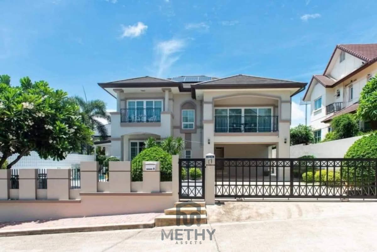 Newly Renovated Luxury Pool villa For rent / sale | 4 Bedroom